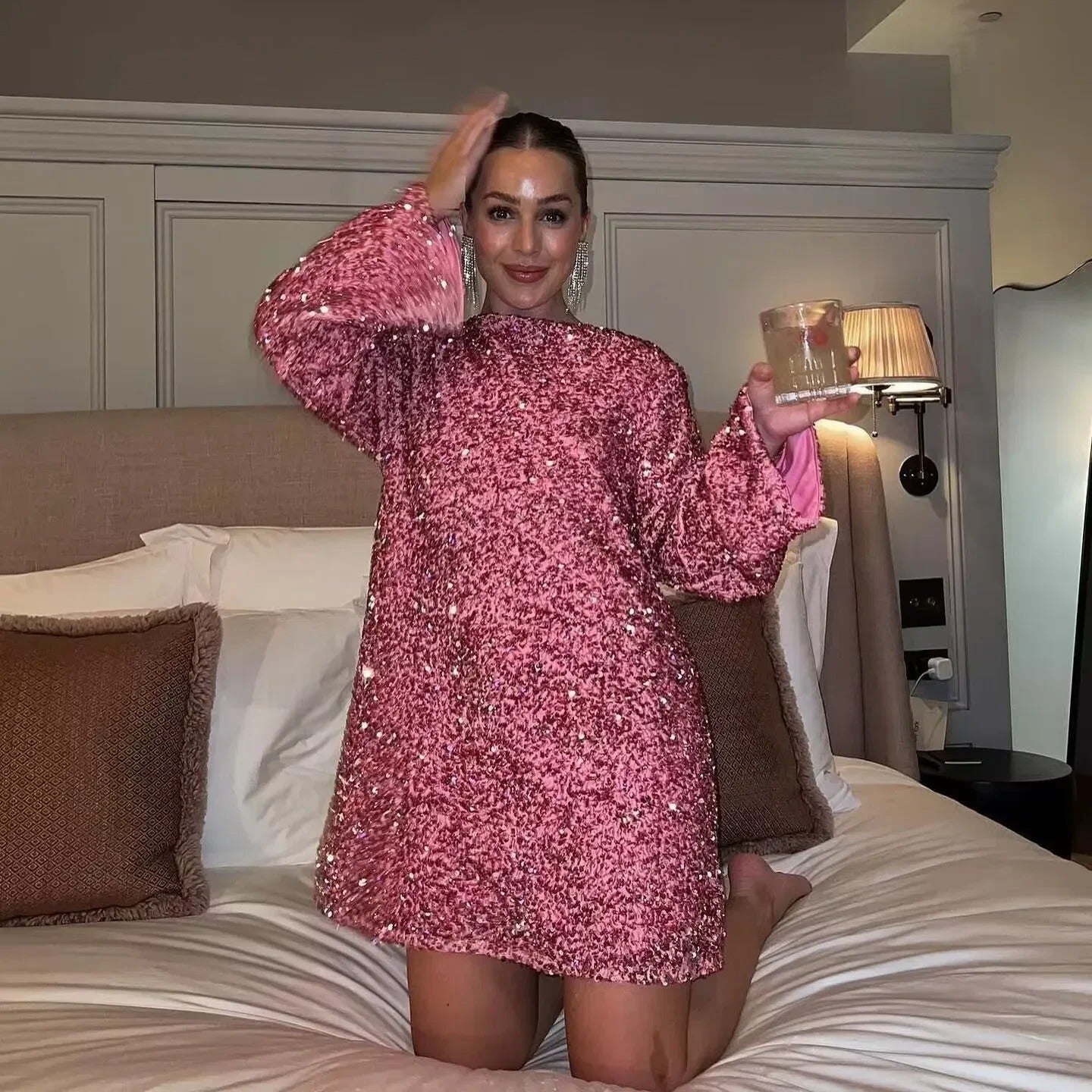 Zoe – Robe Brillante avec Nœud