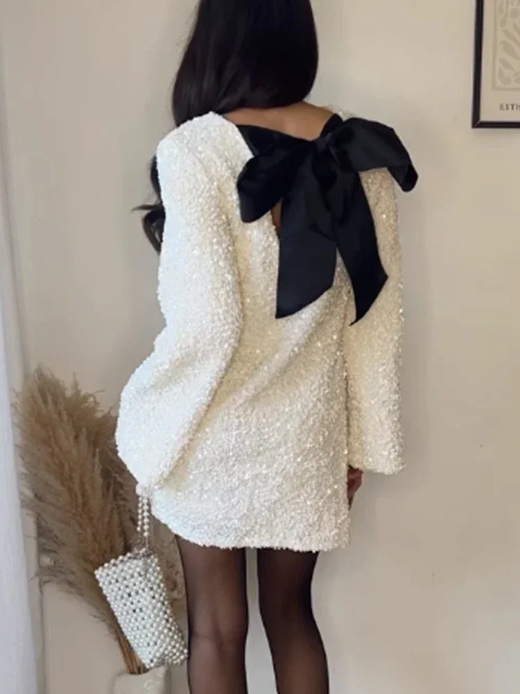 Zoe – Robe Brillante avec Nœud