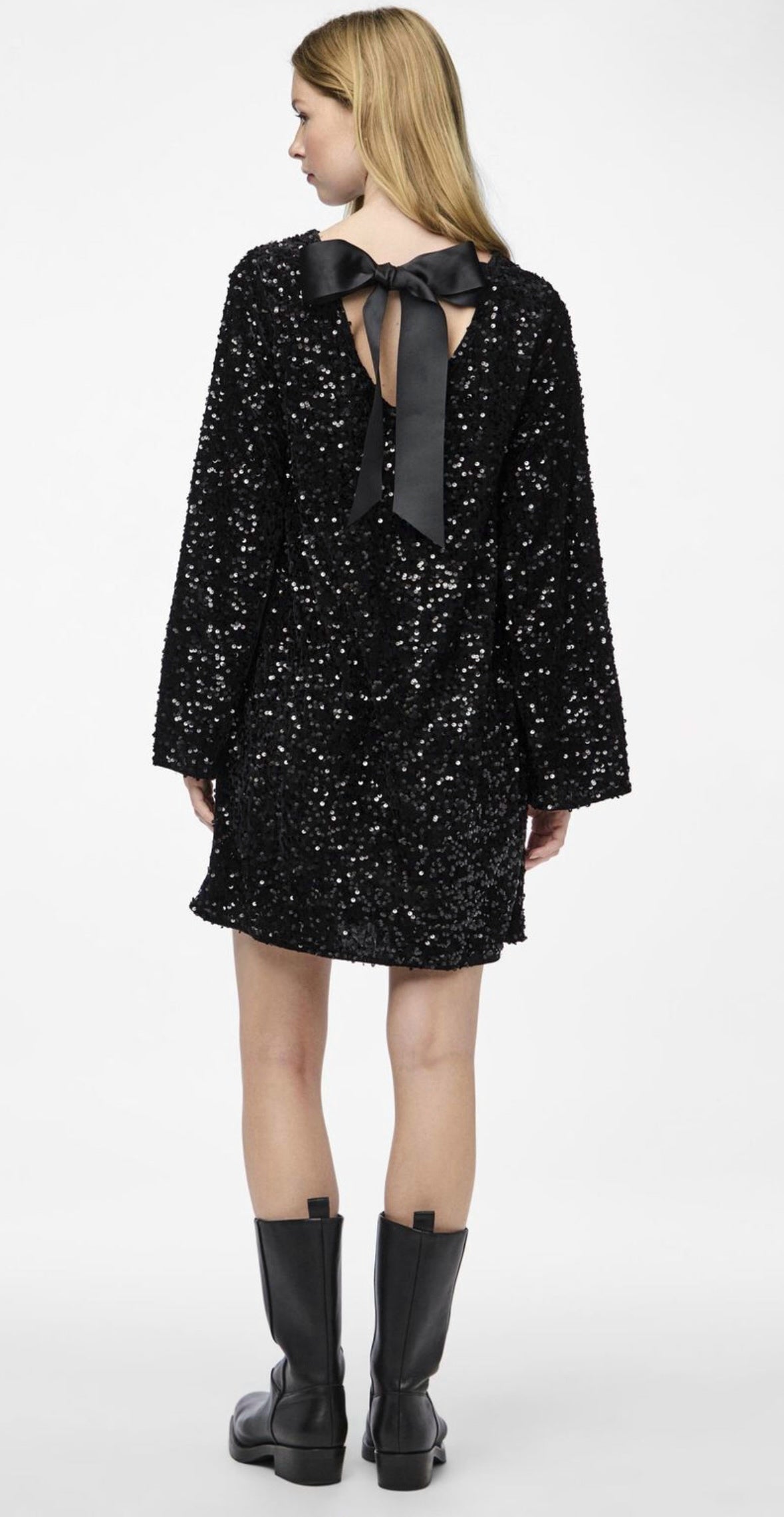 Zoe – Robe Brillante avec Nœud