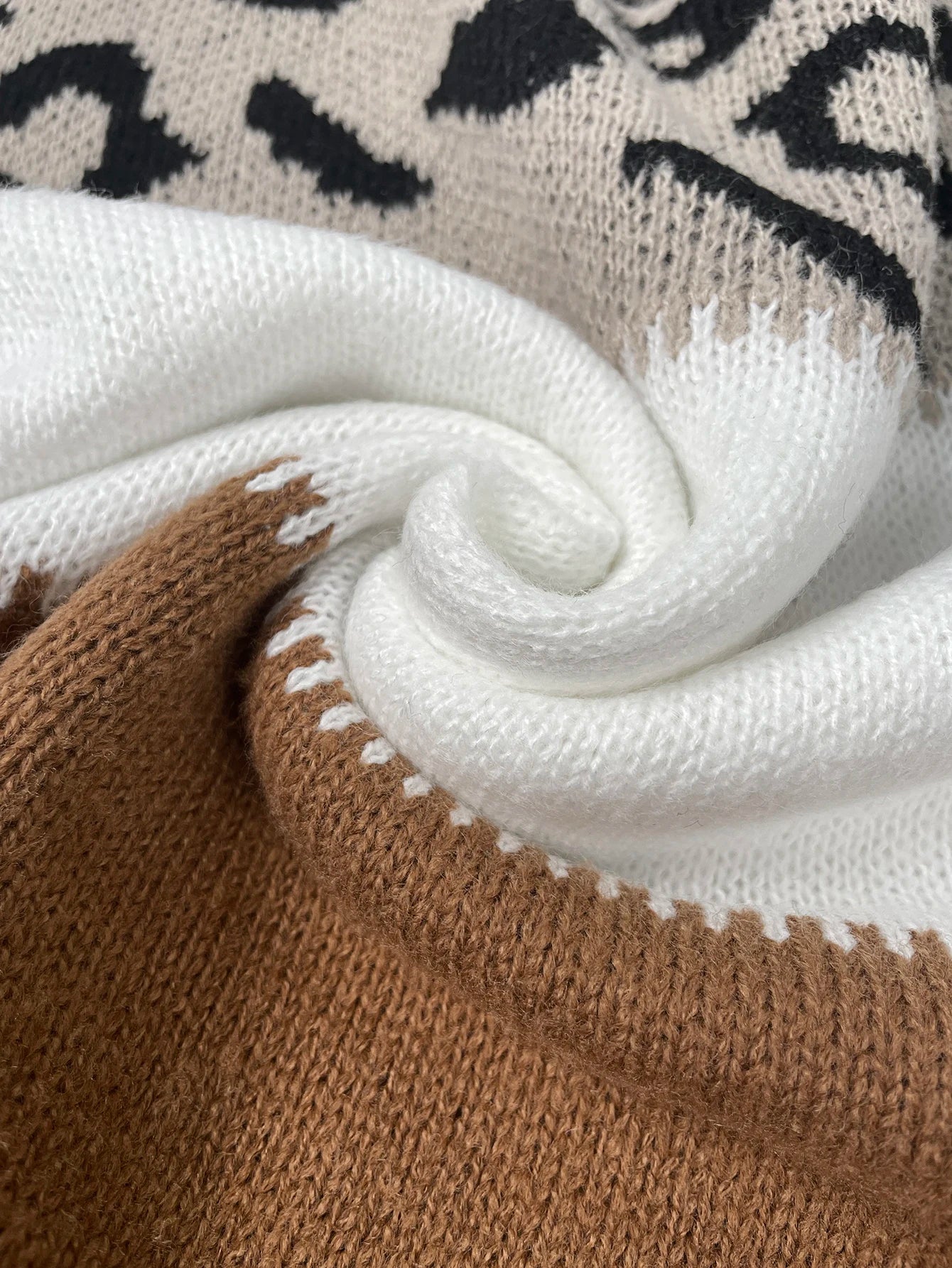 Penelope – Pull Léopard Stylé