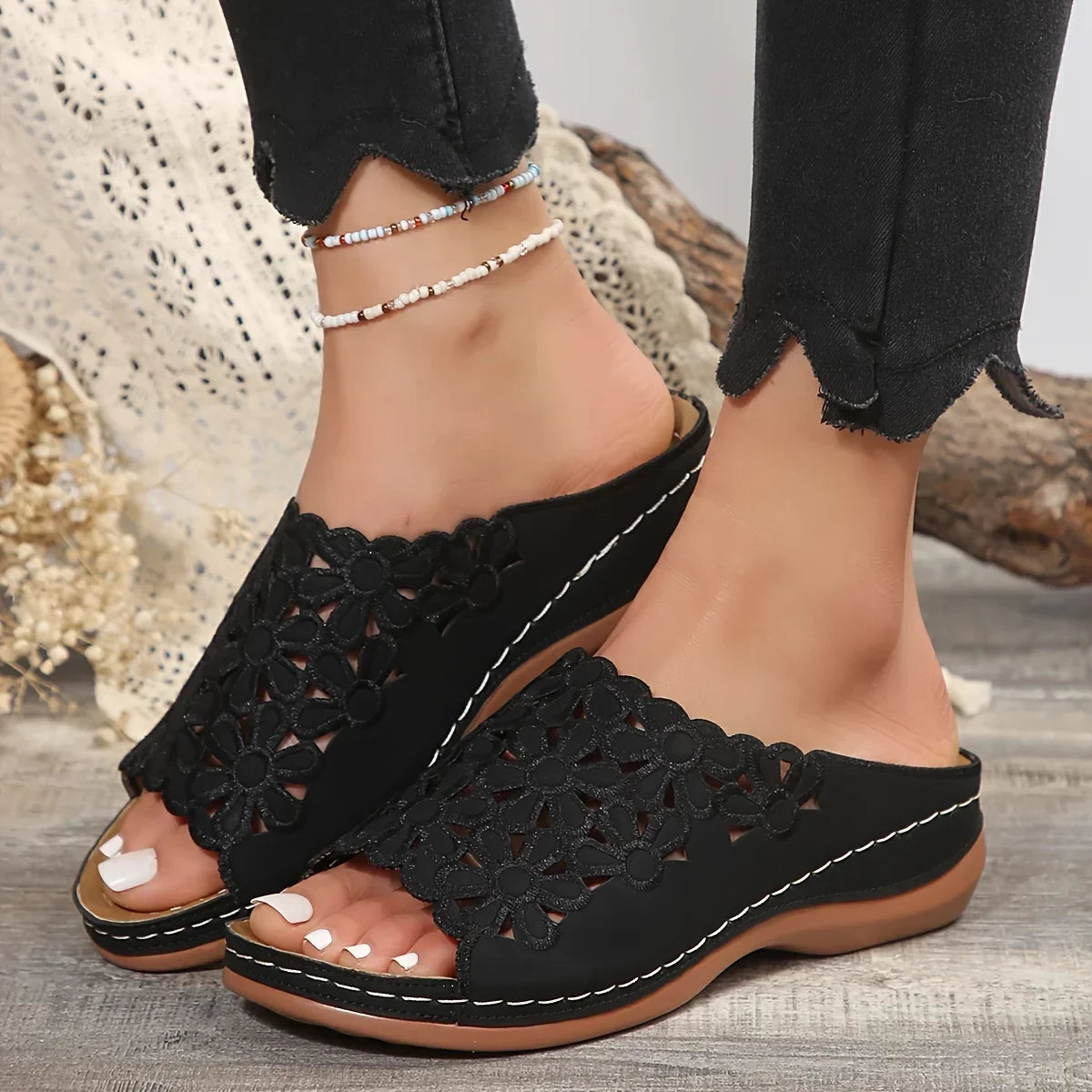Ella – Sandales Confortables Élégantes à Motifs Floraux – Noir