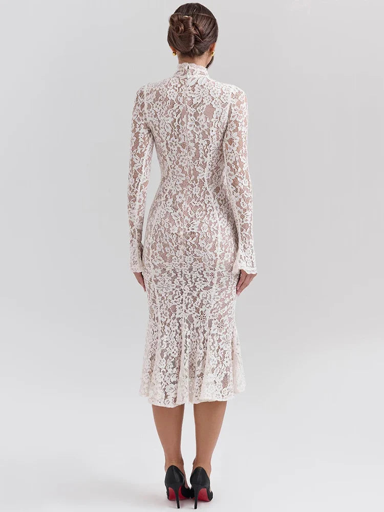 Riley – Robe Près du Corps en Dentelle à Col Montant et Taille Haute – Blanc