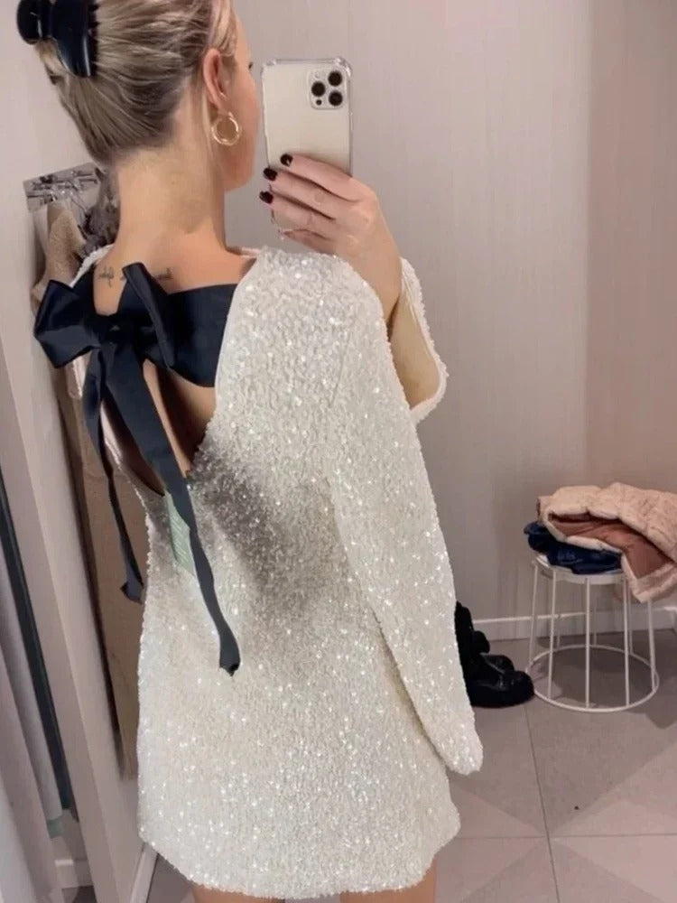 Zoe – Robe Brillante avec Nœud