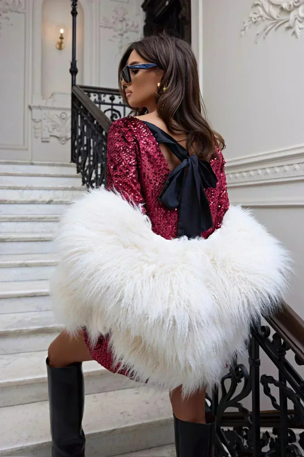 Zoe – Robe Brillante avec Nœud