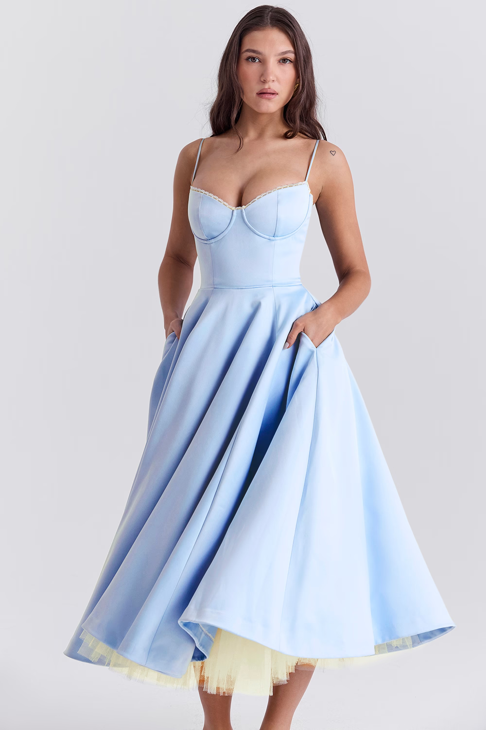 Ruby - Robe Élégante et Sophistiquée pour Occasions Spéciales