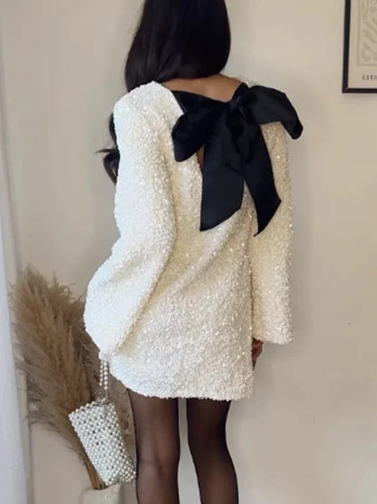 Zoe – Robe Brillante avec Nœud